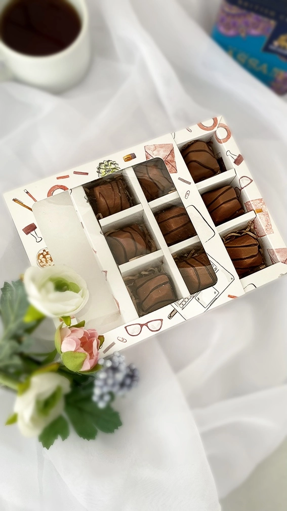 Коробка с обечайкой под 9 конфет, 13,7х13,7х3,7 см, "Школа"